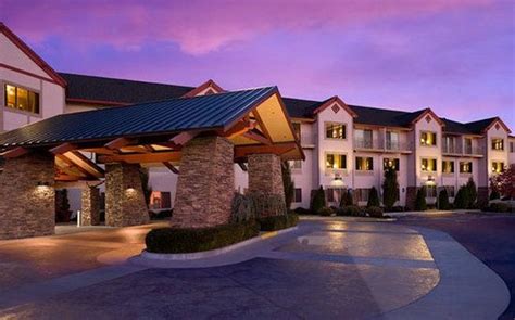 Feather Falls Casino and Lodge .